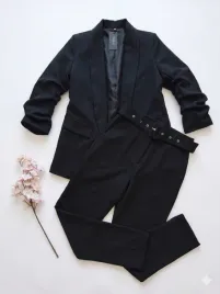elegancki-czarny-garnitur-damski