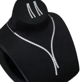 zestaw-kolczyki-naszyjnik-kolia-srebrny-blyszczacy-kamienie-elegancki-glam