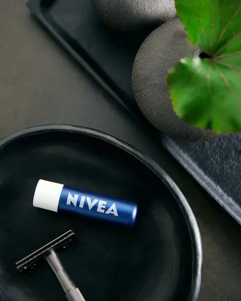 pomadka-ochronna-do-ust-nivea-men-active-care-stan-nowy-marka-nivea