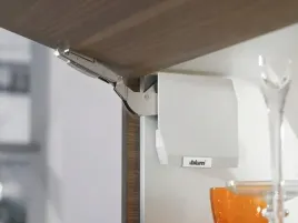 blum-podnosnik-aventos-hk-s-biale-zaslepki-komplet