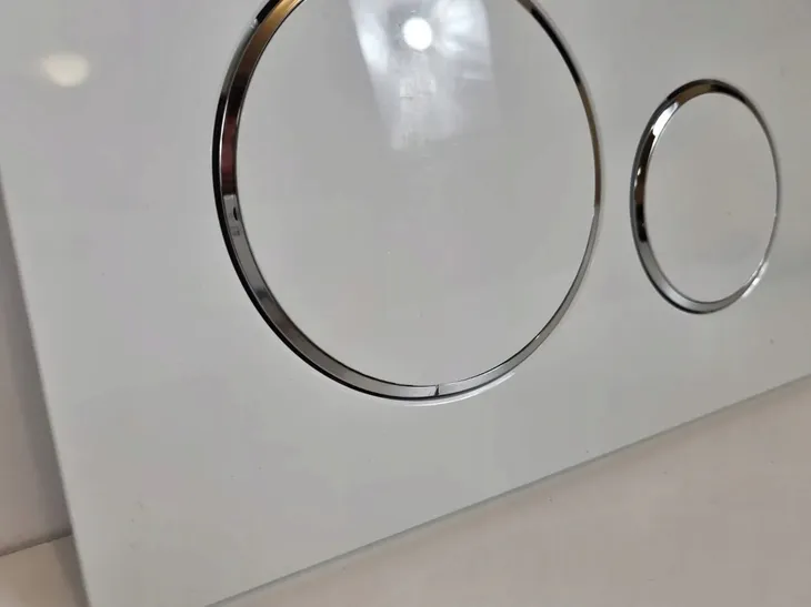 przycisk-splukujacy-geberit-sigma20-bialy-chrom-material-tworzywo-sztuczne