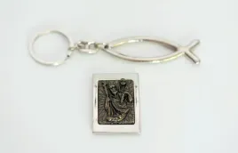 zestaw-religijny-do-samochodu-2-w-1-brelok-rybka-medalion-sw-krzysztof