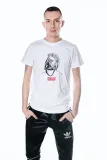 t-shirt-sniff