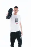 t-shirt-sniff