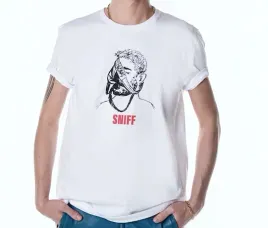 t-shirt-sniff