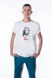 t-shirt-sniff