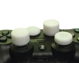 iris-4x-nakladka-gumki-gripy-na-galki-analogi-pada-ps5-ps4-xbox-360-bialy