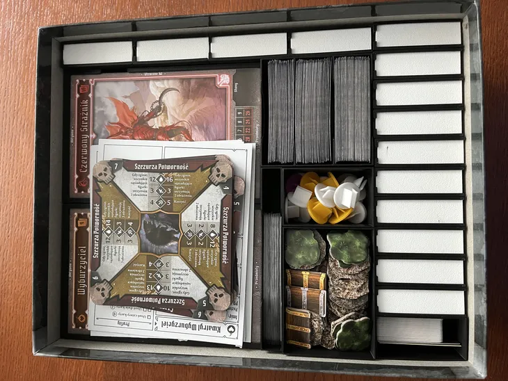 Insert organizer do gry Gloomhaven: Szczęki Lwa Jaws of the Lion