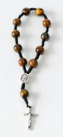dziesiatka-z-kamieni-tygrysie-oko-na-sznurku-matka-boza-jp-ii