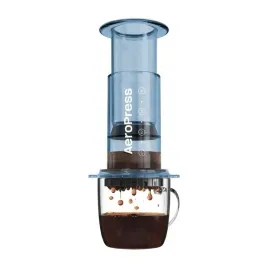 aeropress-clear-blue-zaparzacz-do-kawy-niebieski