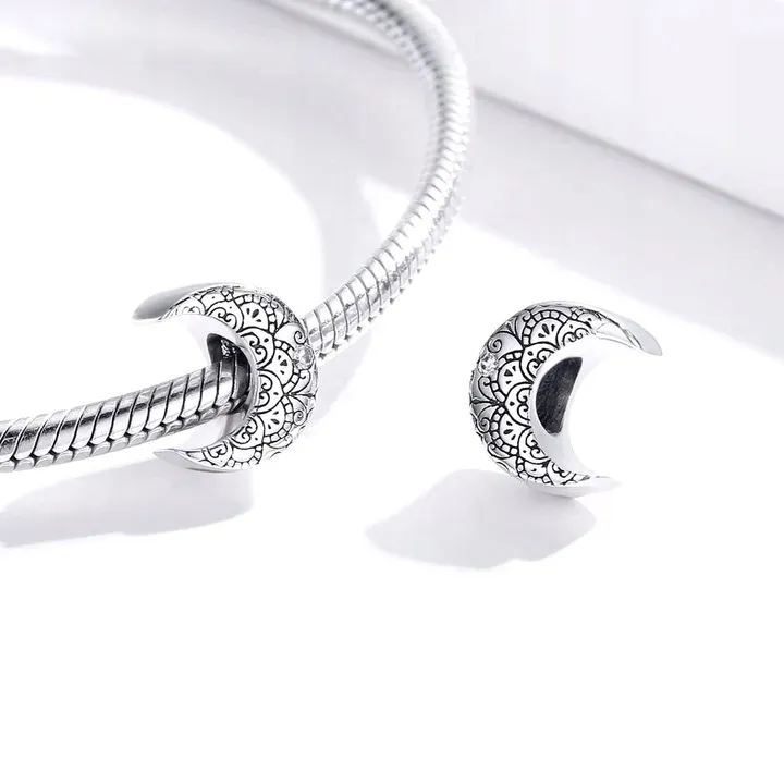 charms-vine-moon-stan-nowy