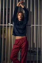 welurowa-bluza-damska-ze-stojka-z-kapturem-dres-niebieska-l