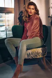 welurowa-bluza-damska-ze-stojka-z-kapturem-dres-rozowa-xl
