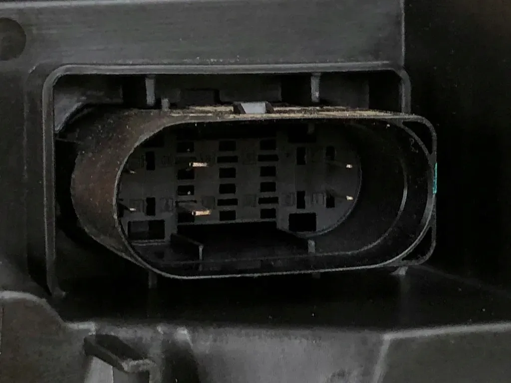reflektory-lewy-prawy-uzbrojone-led-high-performance-low-version-do-w206-eu