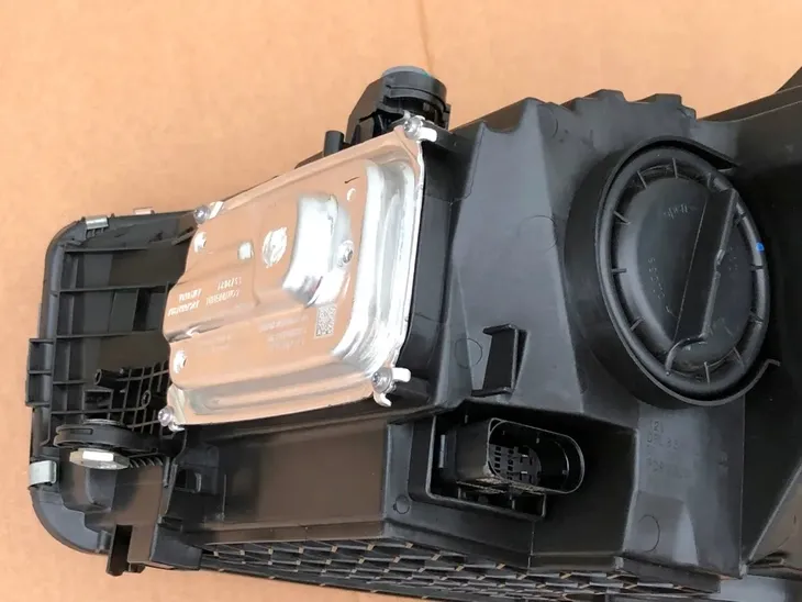 reflektory-lewy-prawy-uzbrojone-led-high-performance-low-version-do-w206-eu-stan-nowy-wersja-europejska