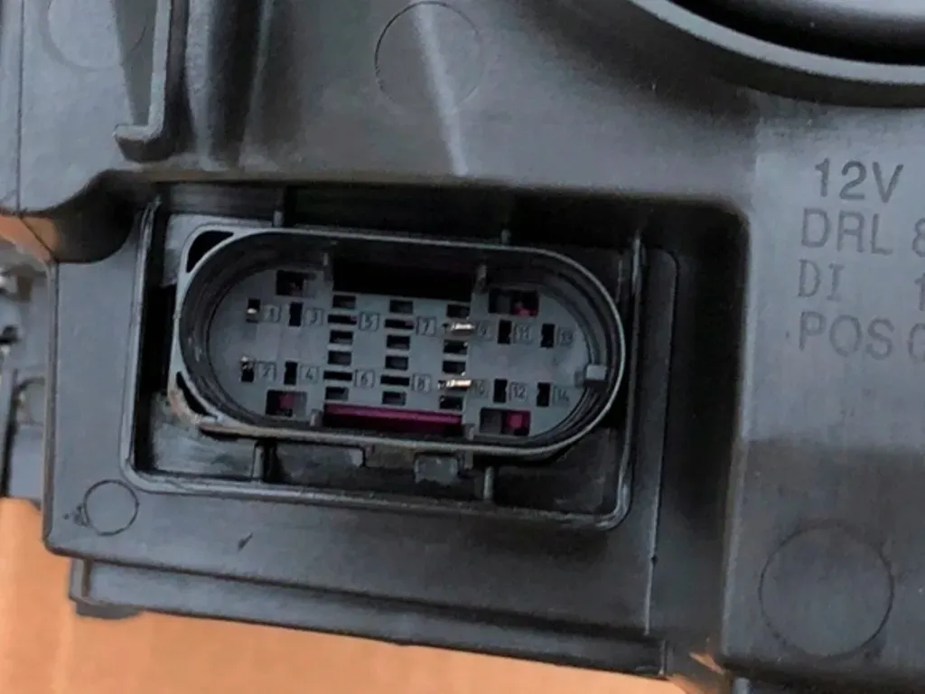 reflektory-lewy-prawy-uzbrojone-led-high-performance-low-version-do-w206-eu