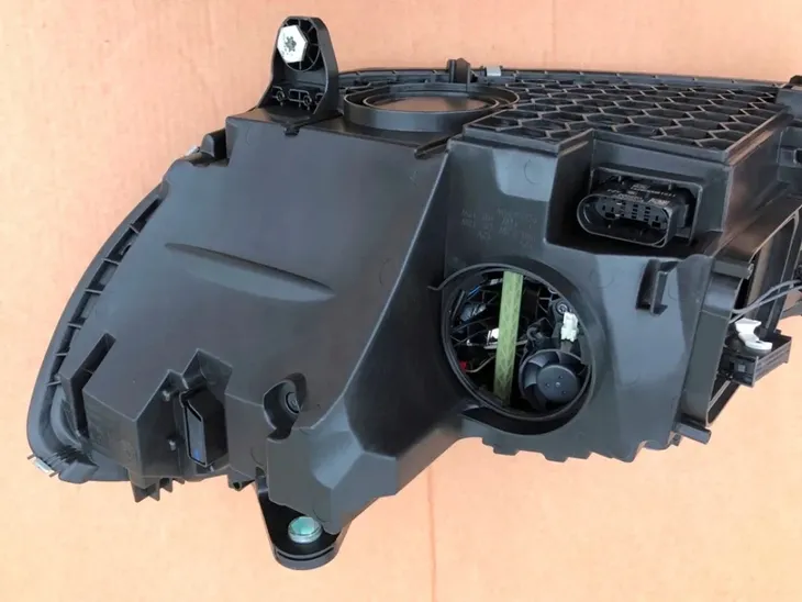 reflektor-bez-jezy-prawy-full-led-high-performance-low-version-do-w206-eu-jakosc-czesci-zgodnie-z-gvo-p-zamiennik-o-jakosci-porownywalnej-do-oryginalu