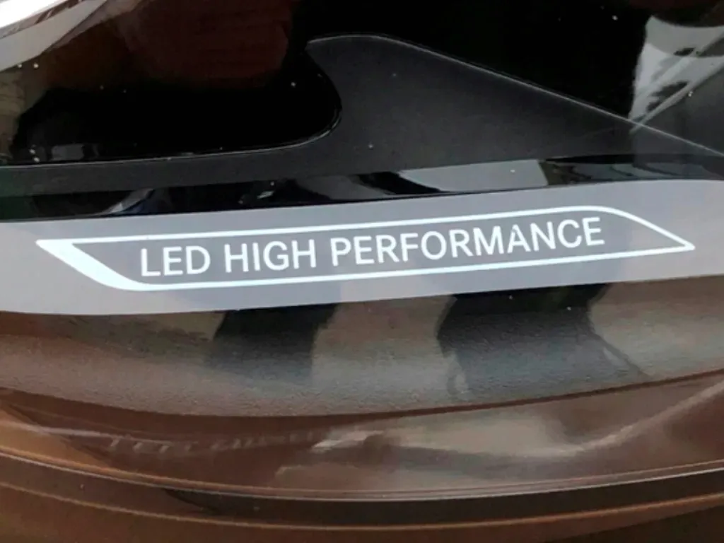 reflektor-bez-jezy-prawy-full-led-high-performance-low-version-do-w206-eu