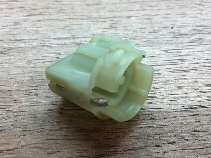 gniazdo-zarowki-oprawka-swiatlo-tylne-stop-bmw-e30-e32-e34-e38-e71-e72-producent-czesci-bmw-oe