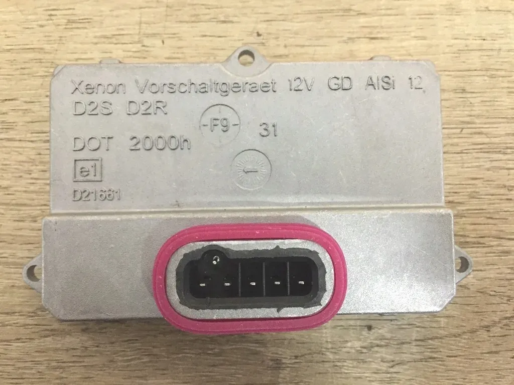 xenon-d2s-d2r-hella-5dv00829000-do-bmw-e60-e61-e65-e66-e67-e68-e53-e85-e86