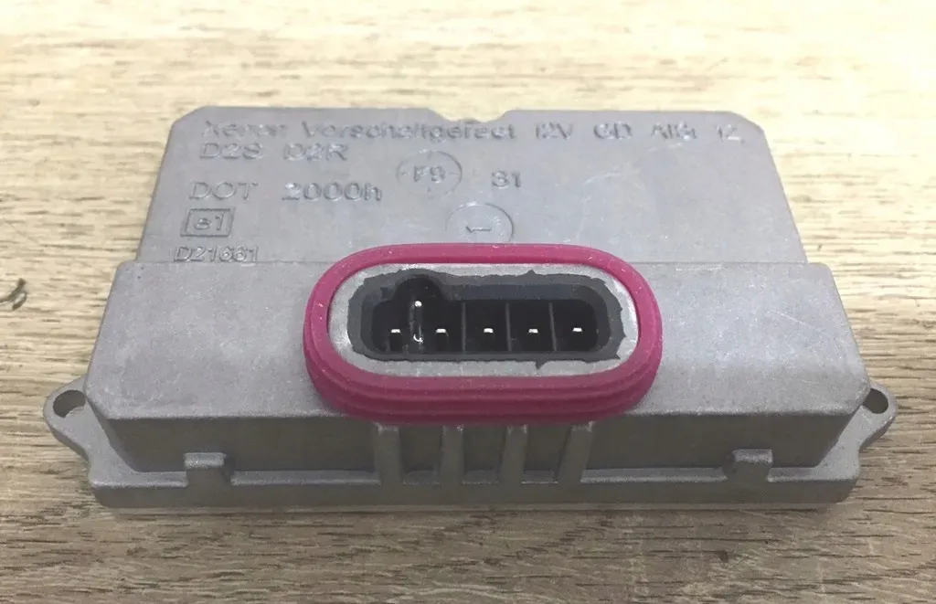 xenon-d2s-d2r-hella-5dv00829000-do-bmw-e60-e61-e65-e66-e67-e68-e53-e85-e86