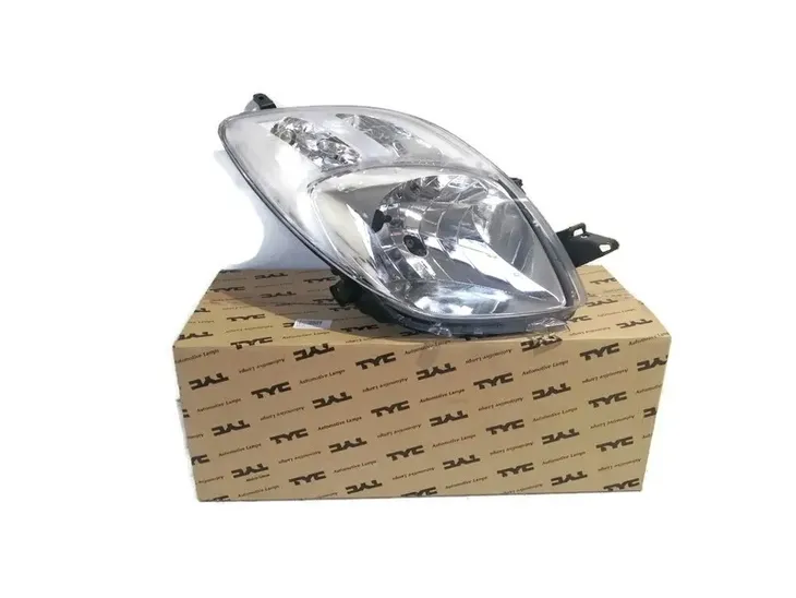 reflektor-toyota-yaris-06-p-strona-zabudowy-prawa