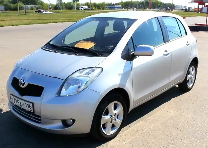 reflektor-toyota-yaris-06-p-wersja-europejska