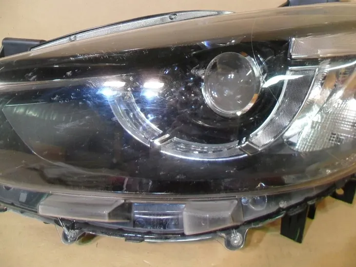 reflektor-mazda-cx-5-11-11-02-17-le-regulacja-wysokosci-elektryczna