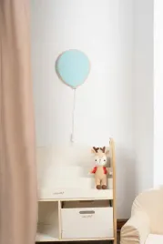 drewniana-lampka-nocna-balonik-jasnoniebieska-tupti-lights