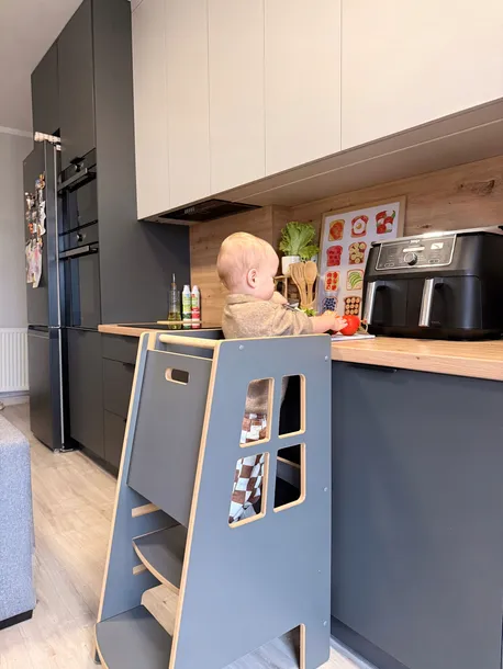 kitchen-helper-extra-safe-pomocnik-kuchenny-szary-stan-nowy-plec-chlopcy-dziewczynki