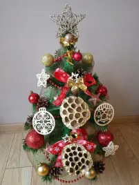 choinka-mala-z-dekoracja-ubrana-z-lampkami-80-cm
