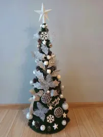 stozek-choinka-100-cm-ubrana-z-lampkami-led