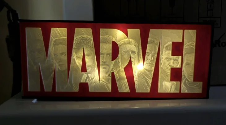 Lampka LED MARVEL Avengers Dekoracja Prezent dla Fana
