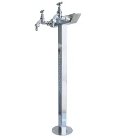 hydrant-ogrodowy-70cm-dwa-krany-inox-kwadrat-skosny-dolny-doplyw-wody