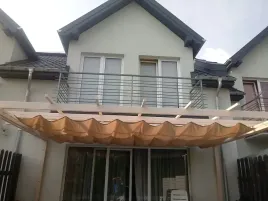 zagiel-przeciwsloneczny-wodoszczelny-rozsuwany-zwijany-na-taras-na-wymiar