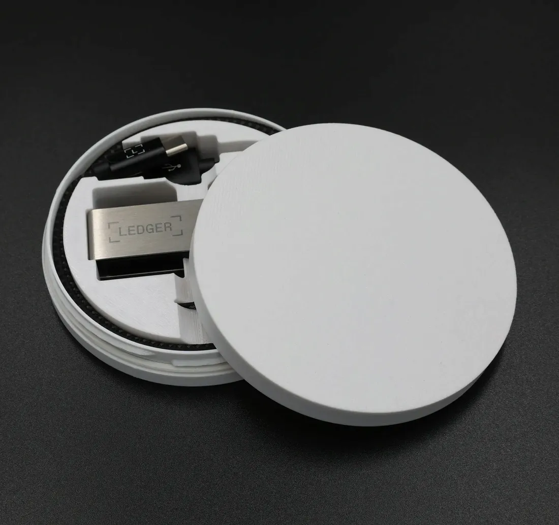 etui-na-portfel-kryptowalut-ledger-nano-s-plus