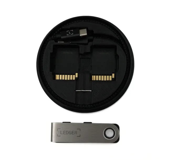 etui-na-portfel-kryptowalut-ledger-nano-s-plus-producent-inna