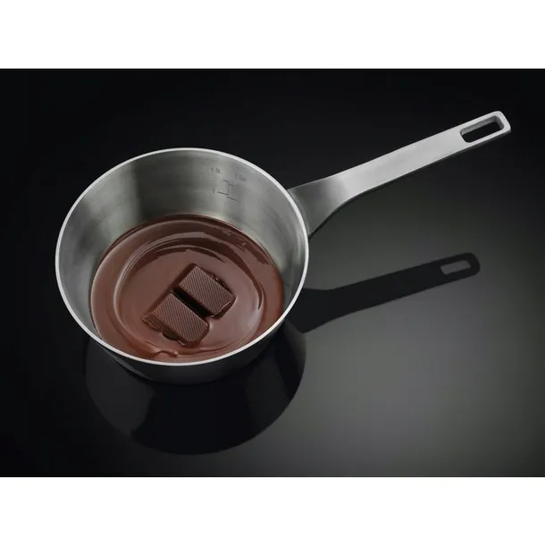 plyta-indukcyjna-electrolux-eiv83443bw-wykonanie-plyty-szklo-ceramiczne
