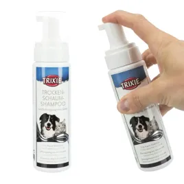 szampon-dla-kota-psa-do-mycia-na-sucho-odswieza-skore-wlosy-trixie-230ml