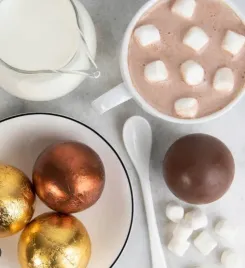 bomba-czekoladowa-z-marshmallows-niezapomniane-doswiadczenie-smakowe