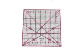 linijka-kwadratowa-15x15-cm-z-katami-rozowa