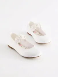bialy-buty-okolicznosciowe-z-ozdobnym-bukiecikiem-r-37