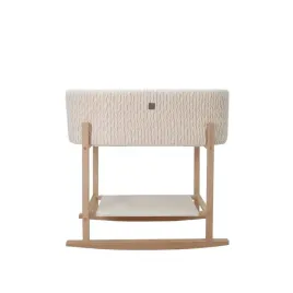 kosz-mojzesza-cosy-w-kolorze-kremowym-z-drewniana-kolyska-na-biegunach