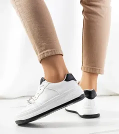 biale-sneakersy-z-lancuszkiem-maring