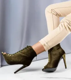 zielone-eleganckie-szpilki-z-cholewka-amora
