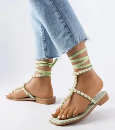 zielone-sandalki-z-perelkami-graystone