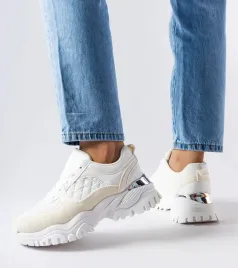 biale-sneakersy-ze-srebrna-wstawka-esquibel