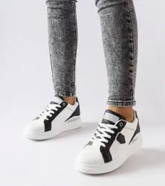 bialo-czarne-sneakersy-ze-srebrnym-akcentem-via