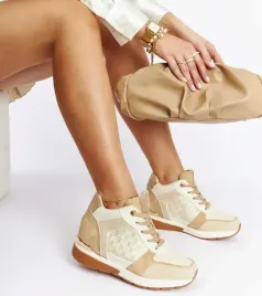 bezowe-sneakersy-na-koturnie-chestnut