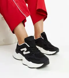 czarne-sneakersy-na-masywnej-podeszwie-gergely